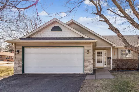983 County Road D E, Maplewood, MN 55109