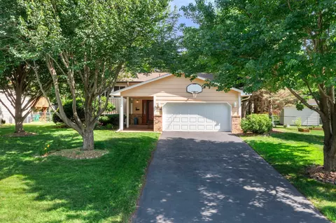 1536 Oakwood Ter, Shoreview, MN 55126