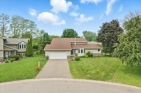 5492 Golfview Pl N, Oakdale, MN 55128