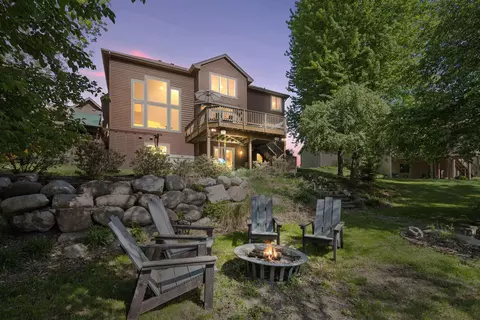 7266 Fawn Hill Rd, Chanhassen, MN 55317