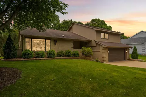 2367 Apache Ct, Mendota Heights, MN 55120