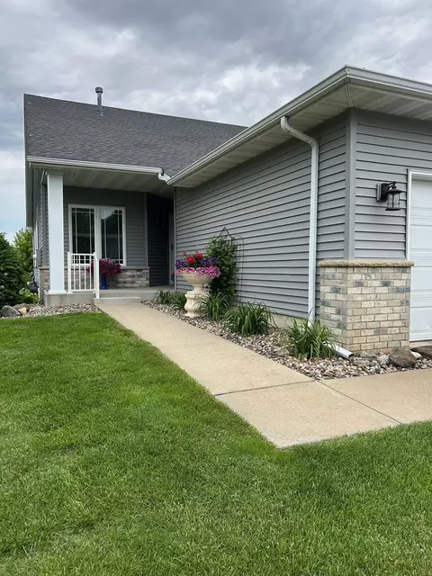 2808 Village Dr, Faribault, MN 55021