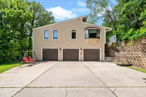 955 Mcknight Rd S, Saint Paul, MN 55119