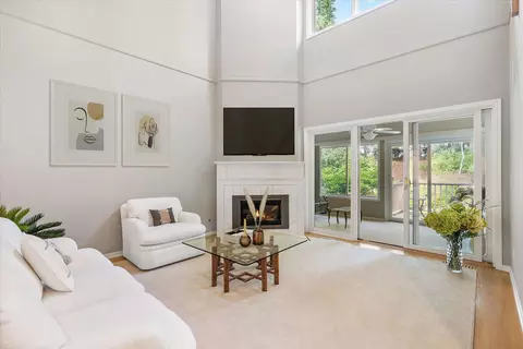 5555 W 70th St, Edina, MN 55439