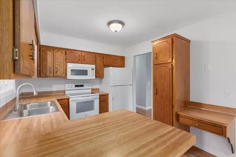 Kitchen - 11530 Jersey Ave N, Champlin, MN 55316 photo 2 of 3