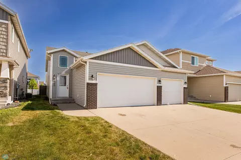 5433 38th Ave S, Fargo, ND 58104