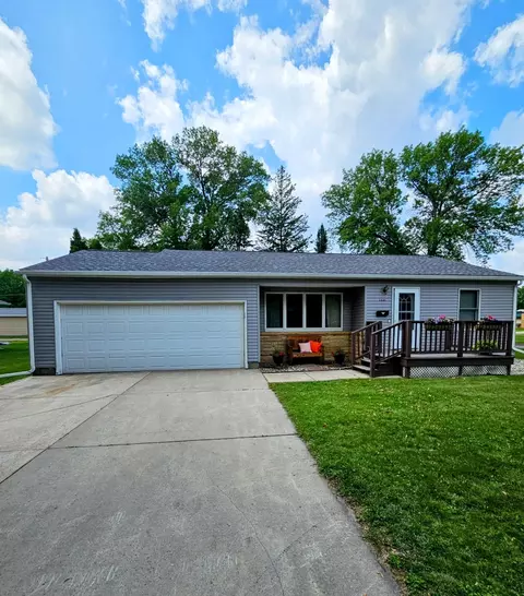 1221 N 6th St, Montevideo, MN 56265