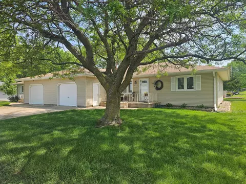 1427 Canary Dr, Albert Lea, MN 56007
