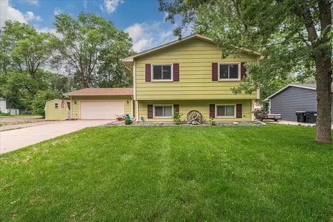 10440 Hummingbird St NW, Coon Rapids, MN 55433