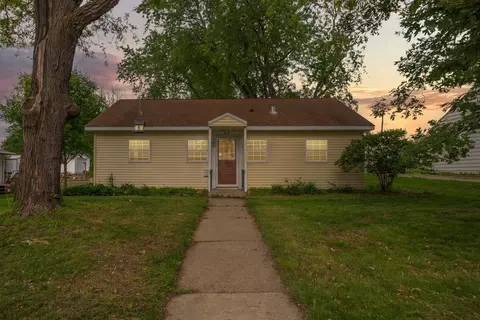 813 Carlton Ave, Faribault, MN 55021