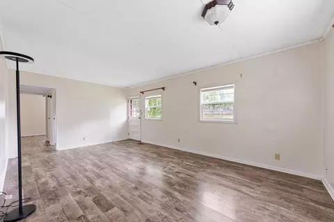 Living - 813 Carlton Ave, Faribault, MN 55021 photo 3 of 4