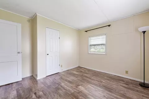 Bedroom - 813 Carlton Ave, Faribault, MN 55021 photo 3 of 4