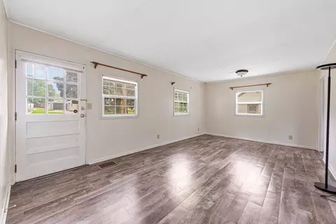 Living - 813 Carlton Ave, Faribault, MN 55021 photo 2 of 4