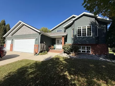 521 Kroshus Dr, Dilworth, MN 56529