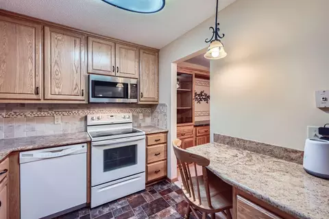 Kitchen - 3420 Golfview Dr #117, Eagan, MN 55123 photo 2 of 2