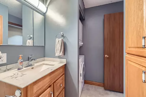Bath - 3420 Golfview Dr #117, Eagan, MN 55123 photo 2 of 2