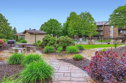 Exterior - 3420 Golfview Dr #117, Eagan, MN 55123 photo 4 of 5