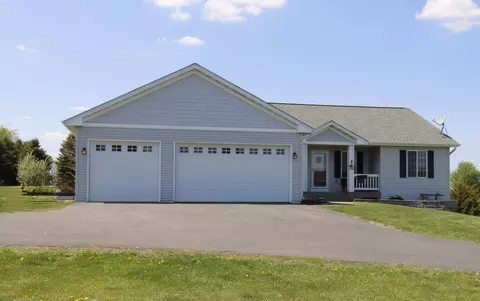 858 164th St, Hammond, WI 54015