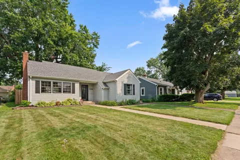 1368 Mackubin St, Saint Paul, MN 55117
