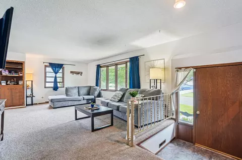 1261 Lealand Rd E, Maplewood, MN 55109