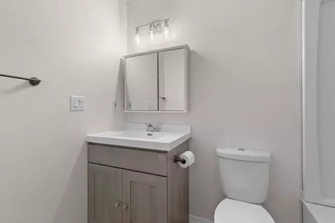 Bath - 4100 Meadowlark Ln, Eagan, MN 55122 photo 2 of 3
