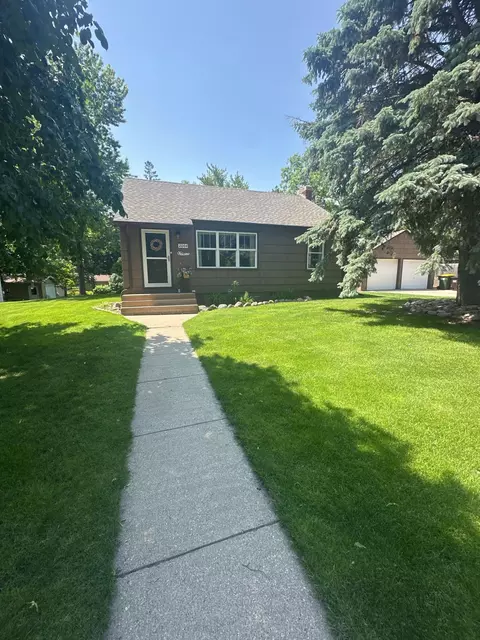 2004 7th St SW, Willmar, MN 56201