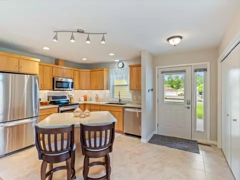 Entry Way - 8025 Dalton Rd, Baxter, MN 56425 photo 1 of 1
