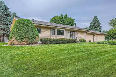 1933 Crown Point Dr, Mendota Heights, MN 55118