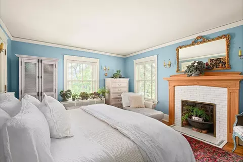 Bedroom - 2401 E 5th St, Duluth, MN 55812 photo 1 of 8
