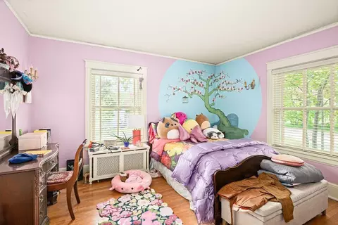 Bedroom - 2401 E 5th St, Duluth, MN 55812 photo 5 of 8