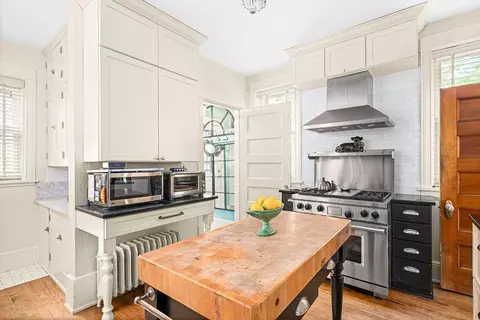 Kitchen - 2401 E 5th St, Duluth, MN 55812 photo 3 of 4