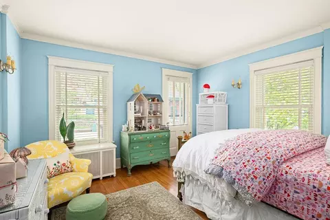 Bedroom - 2401 E 5th St, Duluth, MN 55812 photo 6 of 8