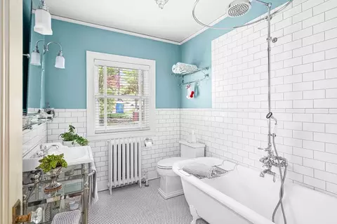 Bath - 2401 E 5th St, Duluth, MN 55812 photo 2 of 4