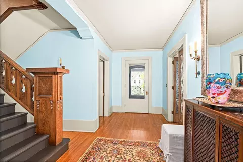 Entry Way - 2401 E 5th St, Duluth, MN 55812 photo 2 of 4