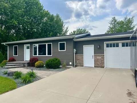 1440 NE Mineral Springs Rd NE, Owatonna, MN 55060