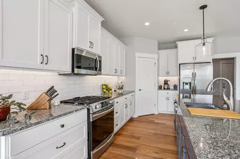 Kitchen - 3757 Independence Rd, Maple Plain, MN 55359 photo 2 of 4