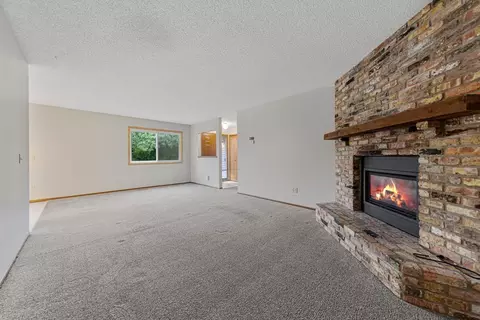 5214 148th St W, Apple Valley, MN 55124