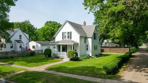 615 3rd St S, Moorhead, MN 56560