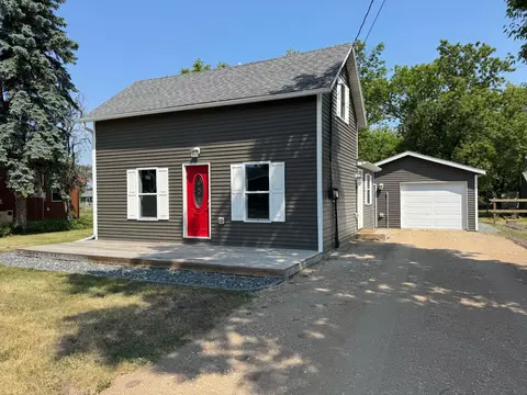 1013 2nd St NE, Roseau, MN 56751