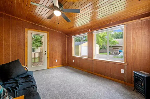 Exterior - 827 Central Ave N, Faribault, MN 55021 photo 5 of 7