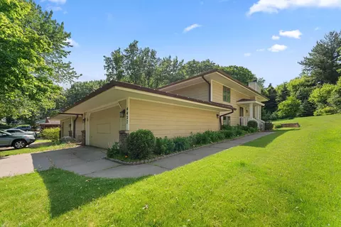 4427 Chatsworth St N, Shoreview, MN 55126