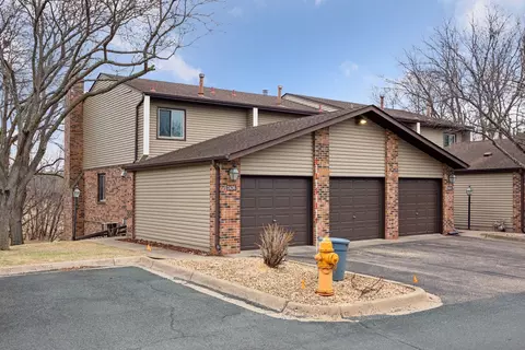2436 Mendelssohn Ln N, Golden Valley, MN 55427