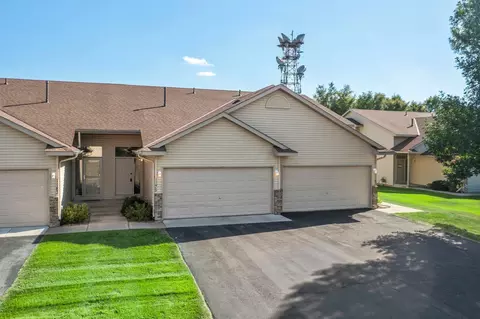 1175 Honeysuckle Ln SE, Cambridge, MN 55008