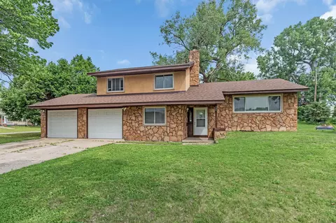 495 Saint Anthony Ave, Saint Paul, MN 55103