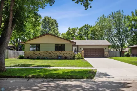 37 36th Ave NE, Fargo, ND 58102