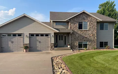 409 Iris Ln NE, Saint Joseph, MN 56374
