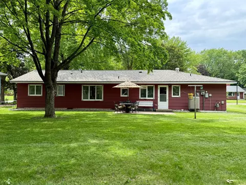 809 15th St SW, Willmar, MN 56201 photo 2