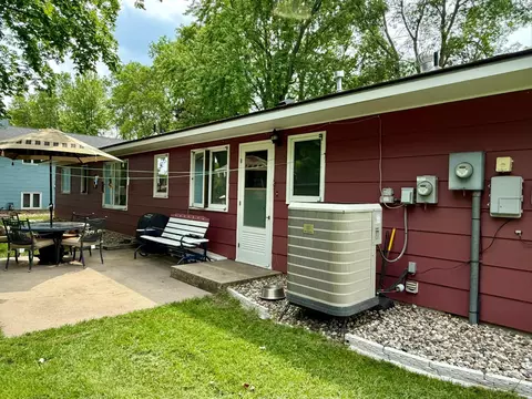 809 15th St SW, Willmar, MN 56201 photo 3