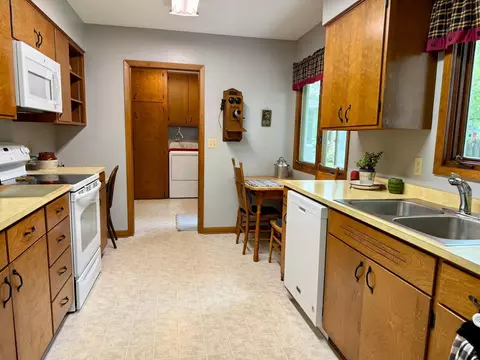 809 15th St SW, Willmar, MN 56201 photo 6