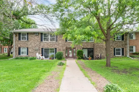 1006 Westbrooke Way #2, Hopkins, MN 55343